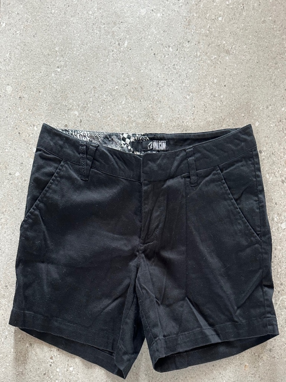 VOLCOM LADIES CHINO SHORTS BLACK SIZE 3